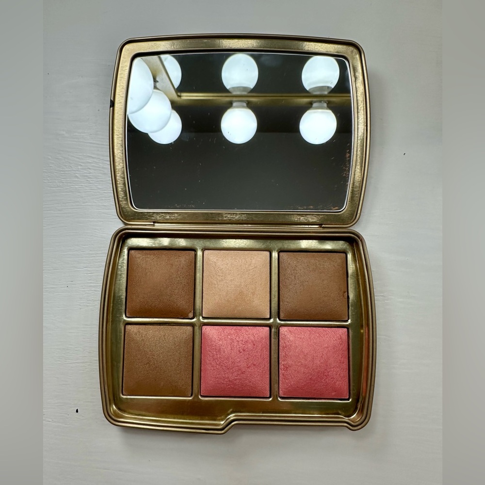 Barney’s New York Hourglass palette